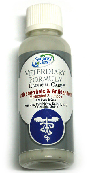 

Шампунь Veterinary Formula Clinical Care Antiseborrheic and Antidandruff Medicated Shampoo для собак и кошек, с пиритионом цинка, салициловой кислотой, 45 мл