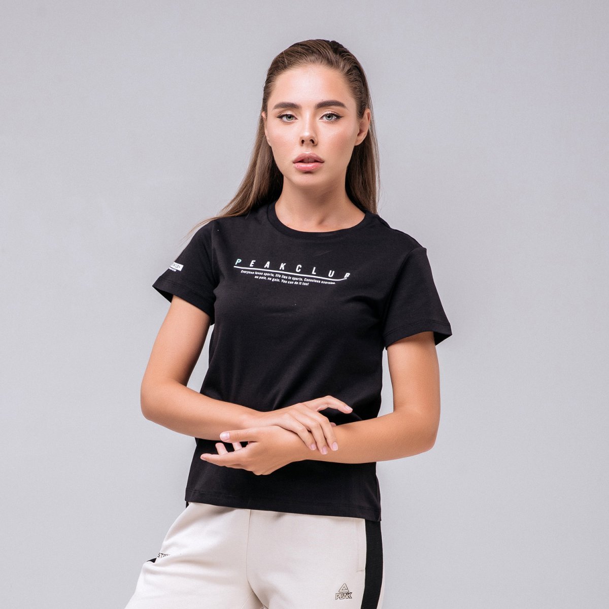

Спортивная футболка Peak FW601262-BLA 50 черная