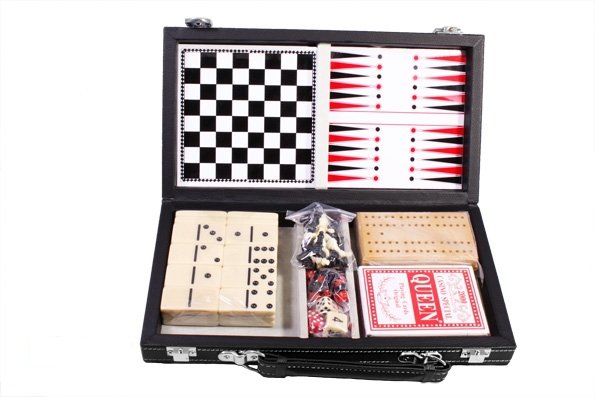 

Набор Duke 6 игр: карты,шахматы,шашки,нарды,домино,кости (MUT06004)